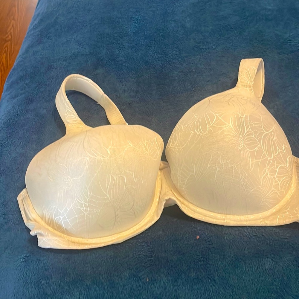 Nude 44DDD  BRA VERY GOOD CONDITIONS  SLIGHTLY USED